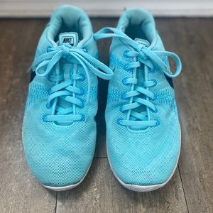 Turquoise Nike flyknit